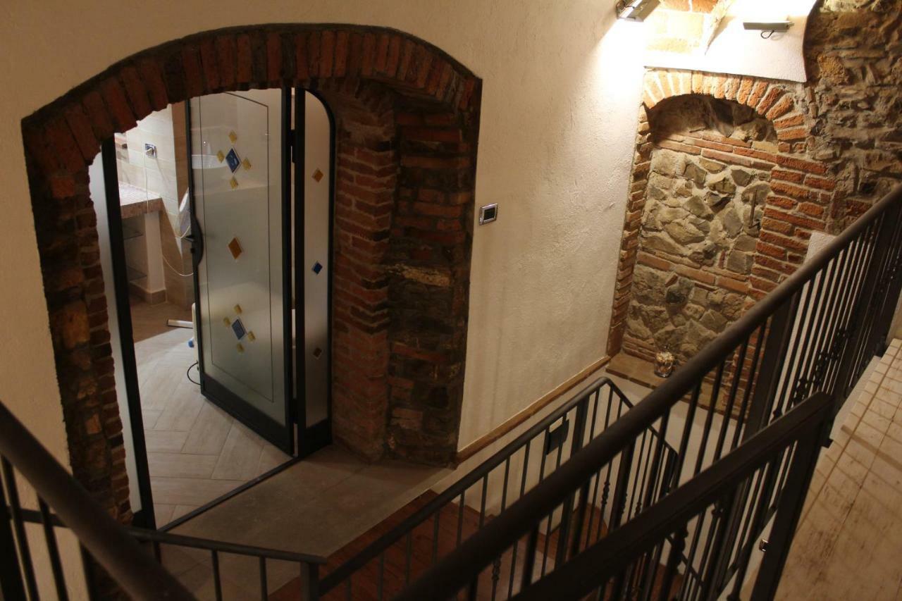 Il Granaio Apartment กัสตาลเญโต การ์ดุชชี ภายนอก รูปภาพ